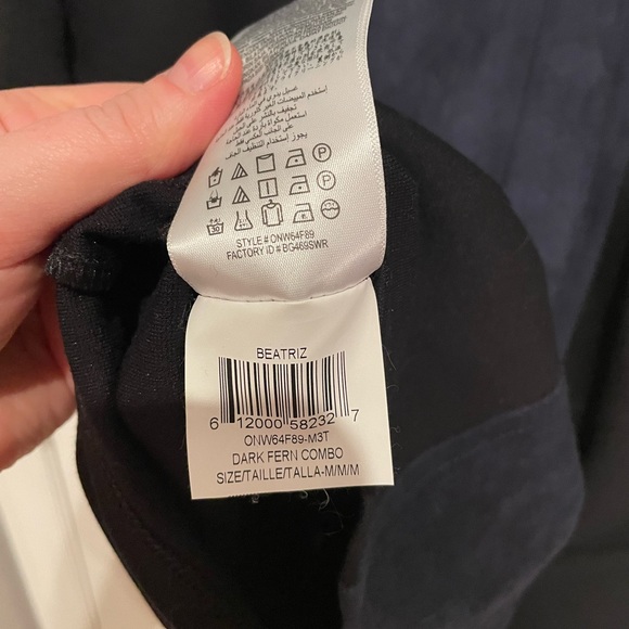 BCBG Beatriz long sleeved dress Size M, Excellent condition - Picture 3 of 5